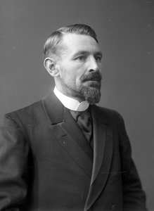 835579 Portret van ds. dr. G.P. (Gerardus Pieter) Marang, geboren Dordrecht 8 augustus 1875, predikant bij de Hervormde ...